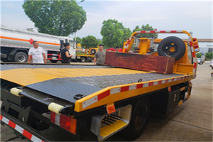 伊春区附近拖车电话号码服务